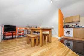 2 bedroom Flat for s...